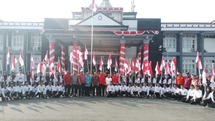 PEMBAGIAN BENDERA MERAH PUTIH TAHUN 2024 DI BENGKULU TENGAH