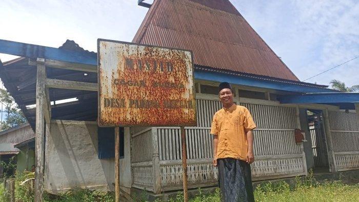 Masjid Tertua di Bengkulu Tengah Ini Tak Terurus Hampir Ambruk