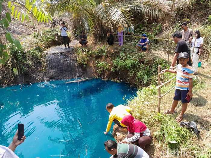 Terungkap! Ini Penyebab Telaga di Bengkulu Tengah Berubah Warna Biru