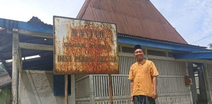 Masjid Tertua di Bengkulu Tengah Ini Tak Terurus Hampir Ambruk